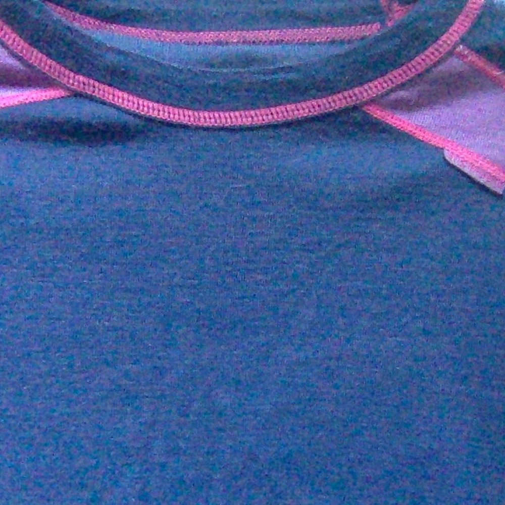 Long-sleeved active tee